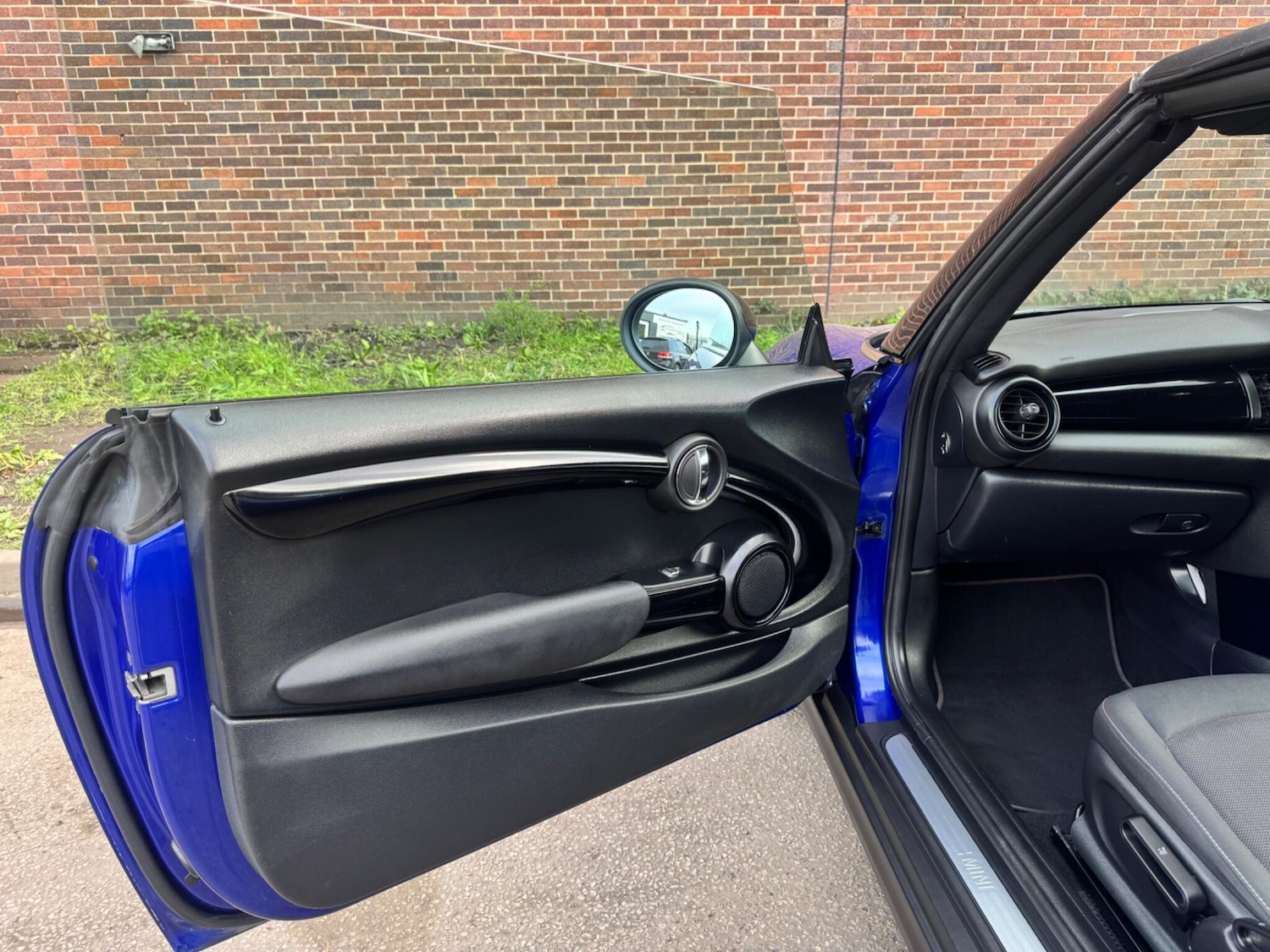 Used MINI Convertible 2019 for sale - 77957290: Photo 36