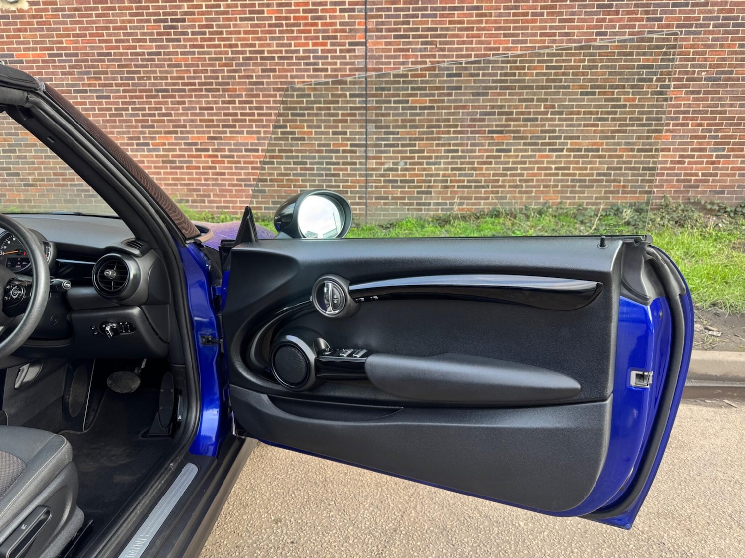 Used MINI Convertible 2019 for sale - 77957290: Photo 38