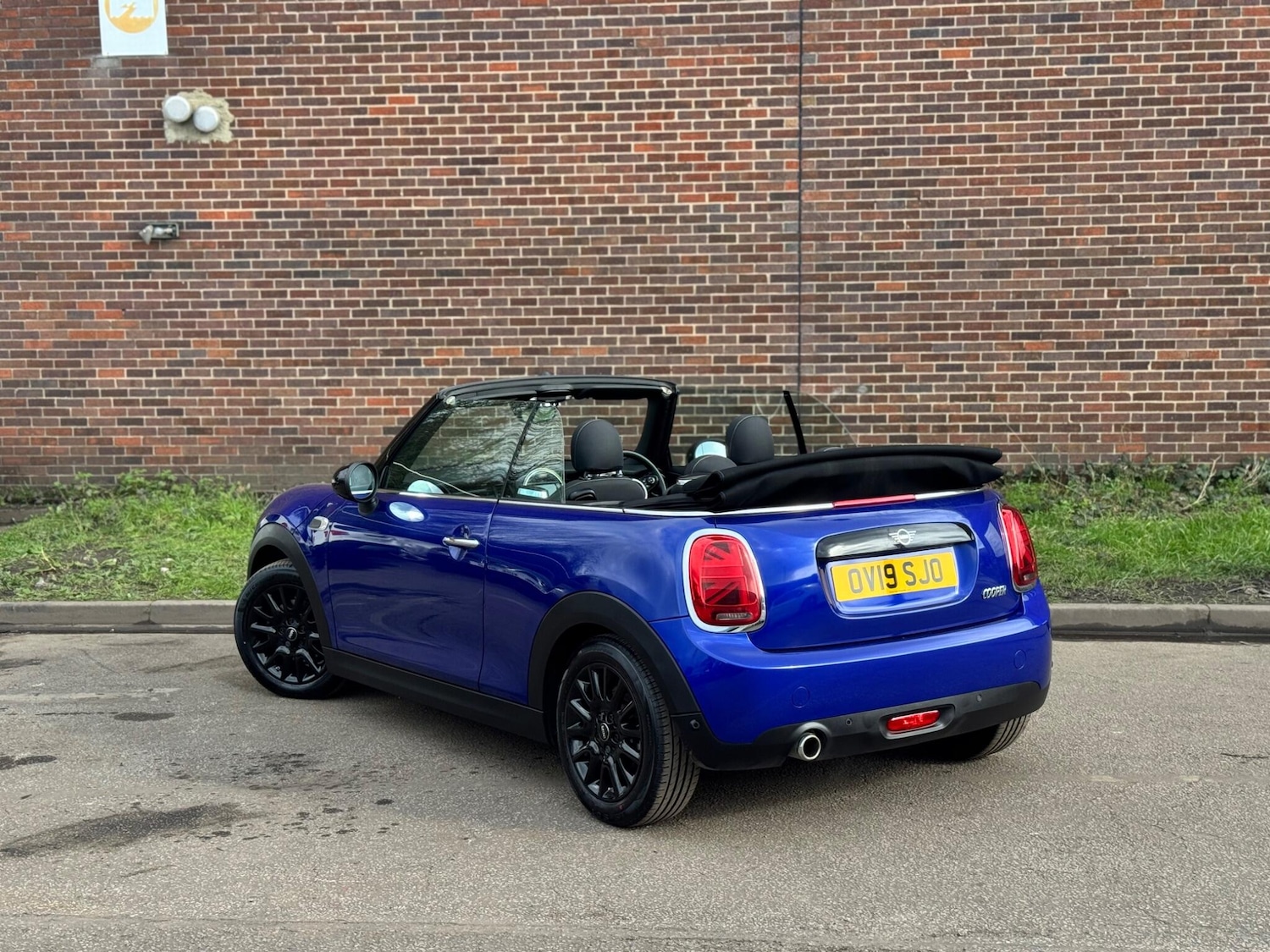 Used MINI Convertible 2019 for sale - 77957290: Photo 8
