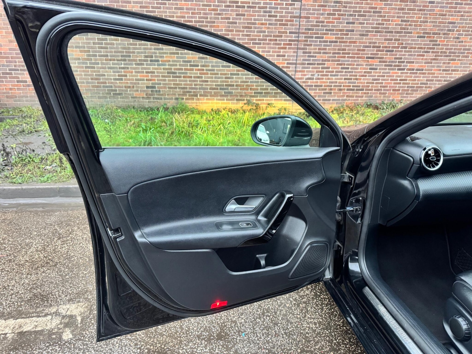 Used Mercedes-Benz A-Class 2018 for sale - 77395827: Photo 30