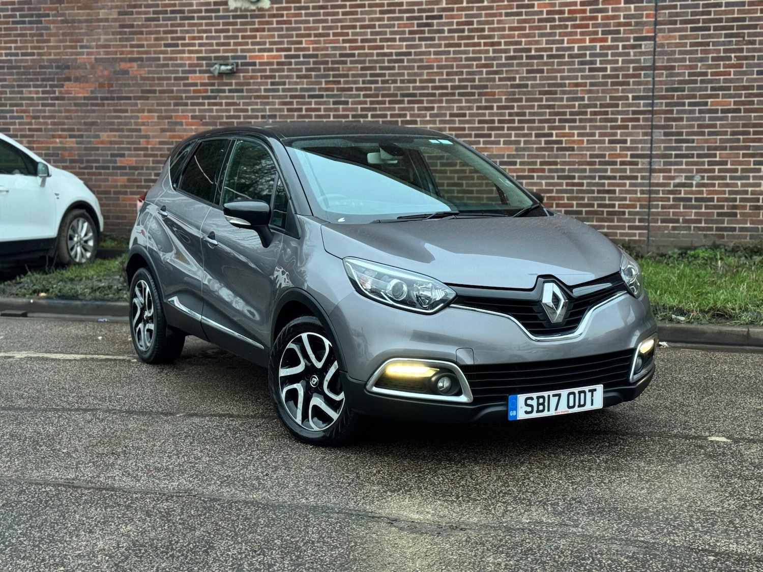 Used Renault Captur for sale - 77683936: Photo 11