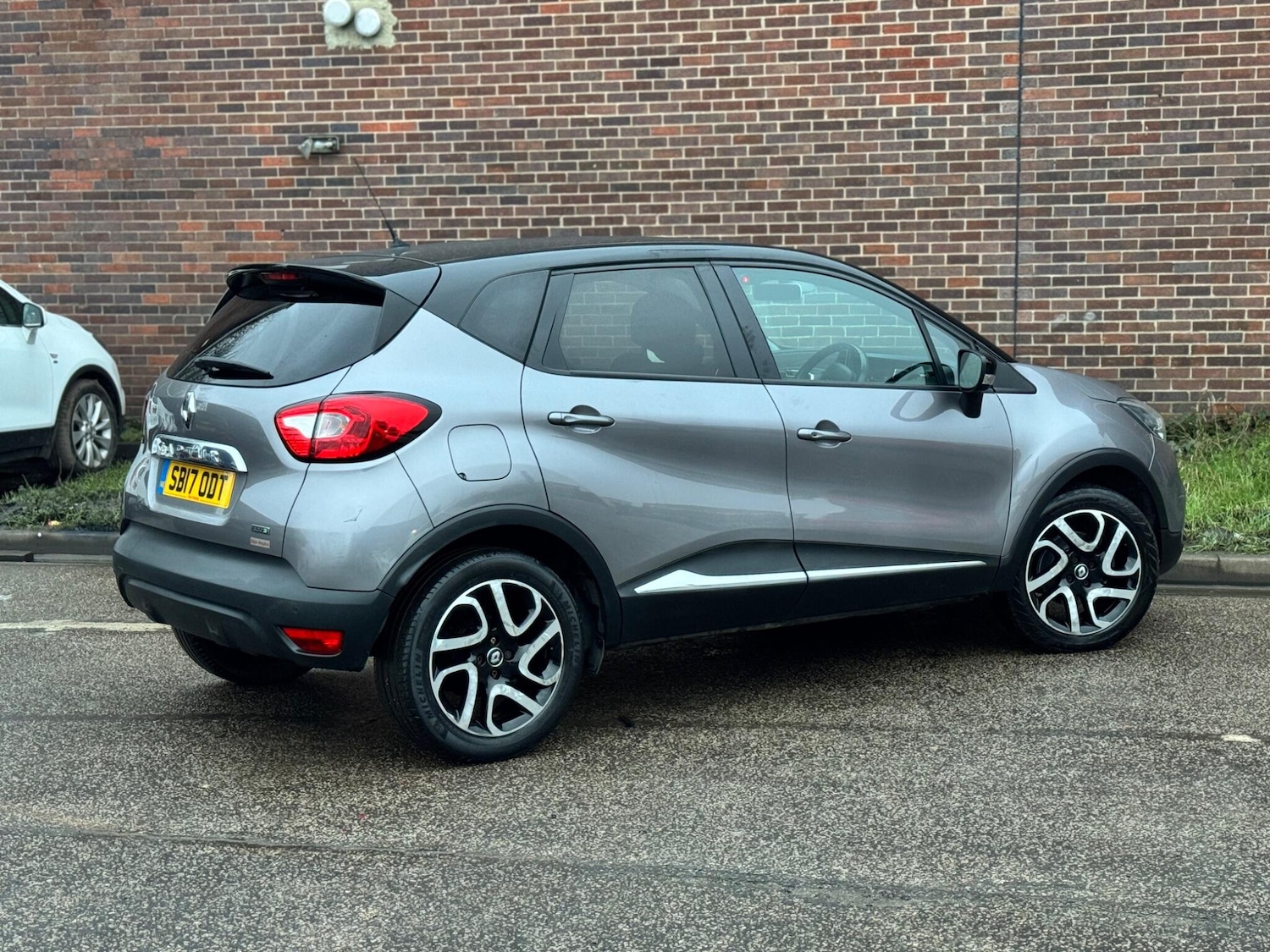 Used Renault Captur for sale - 77683936: Photo 16