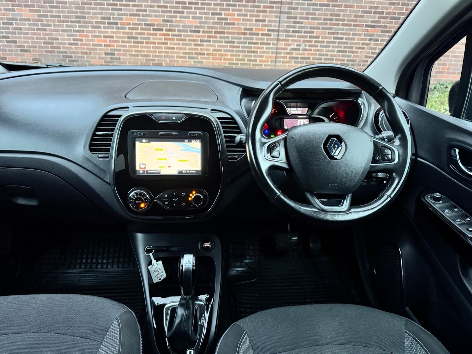 Used Renault Captur for sale - 77683936: Photo 22