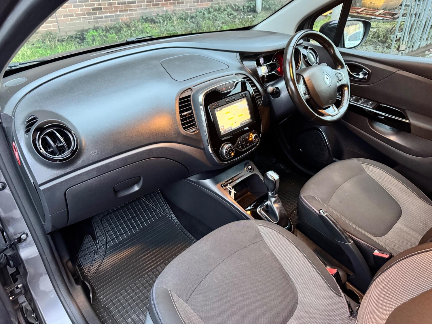 Used Renault Captur for sale - 77683936: Photo 23