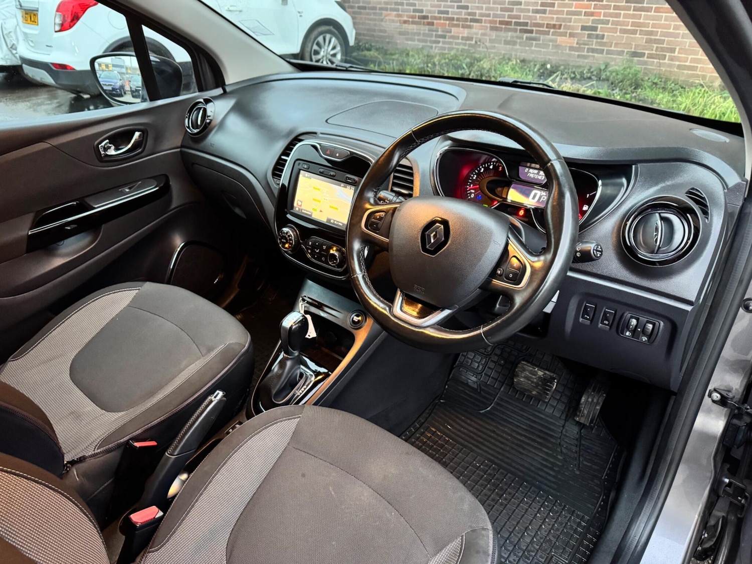 Used Renault Captur for sale - 77683936: Photo 25