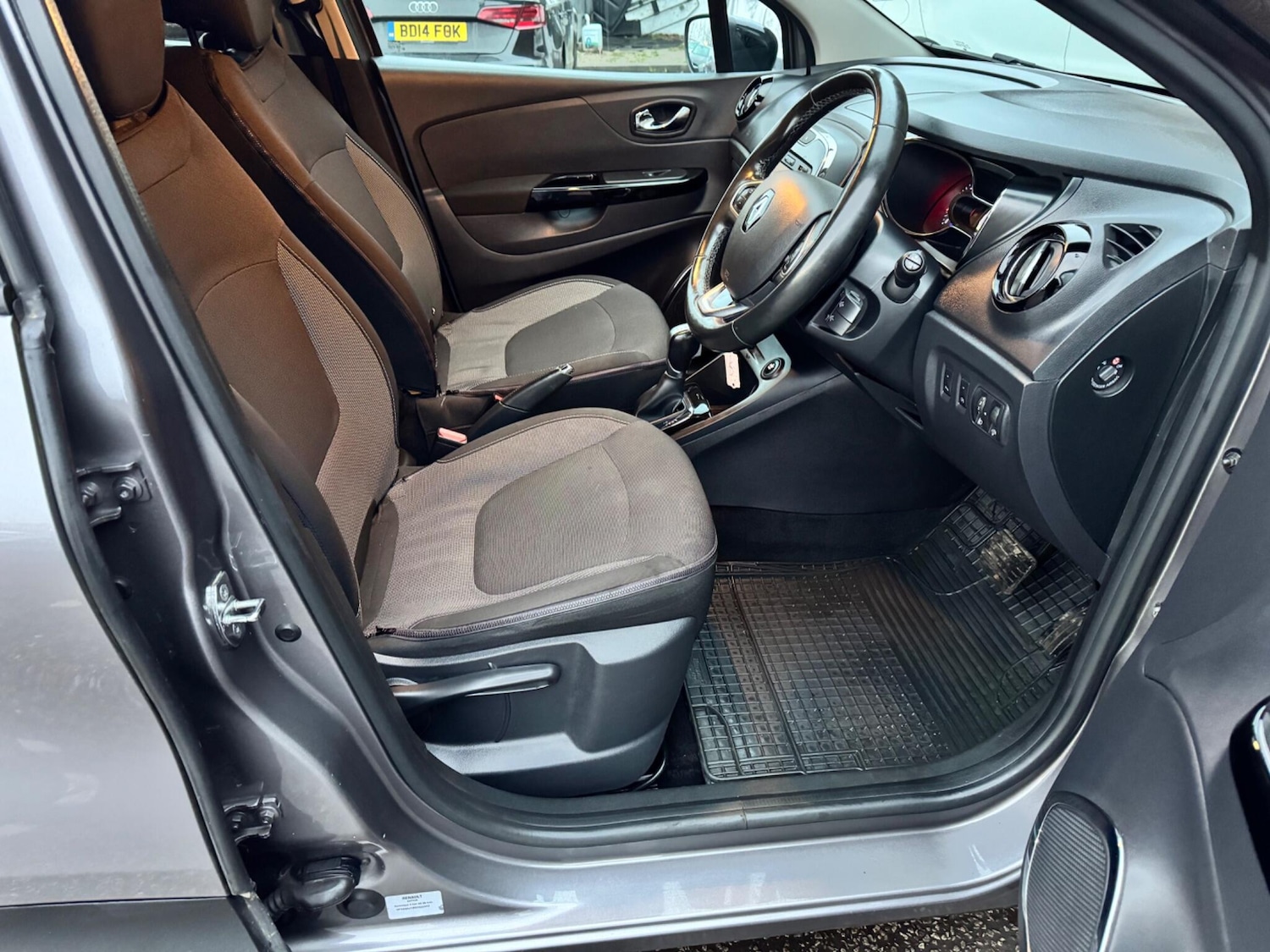 Used Renault Captur for sale - 77683936: Photo 26