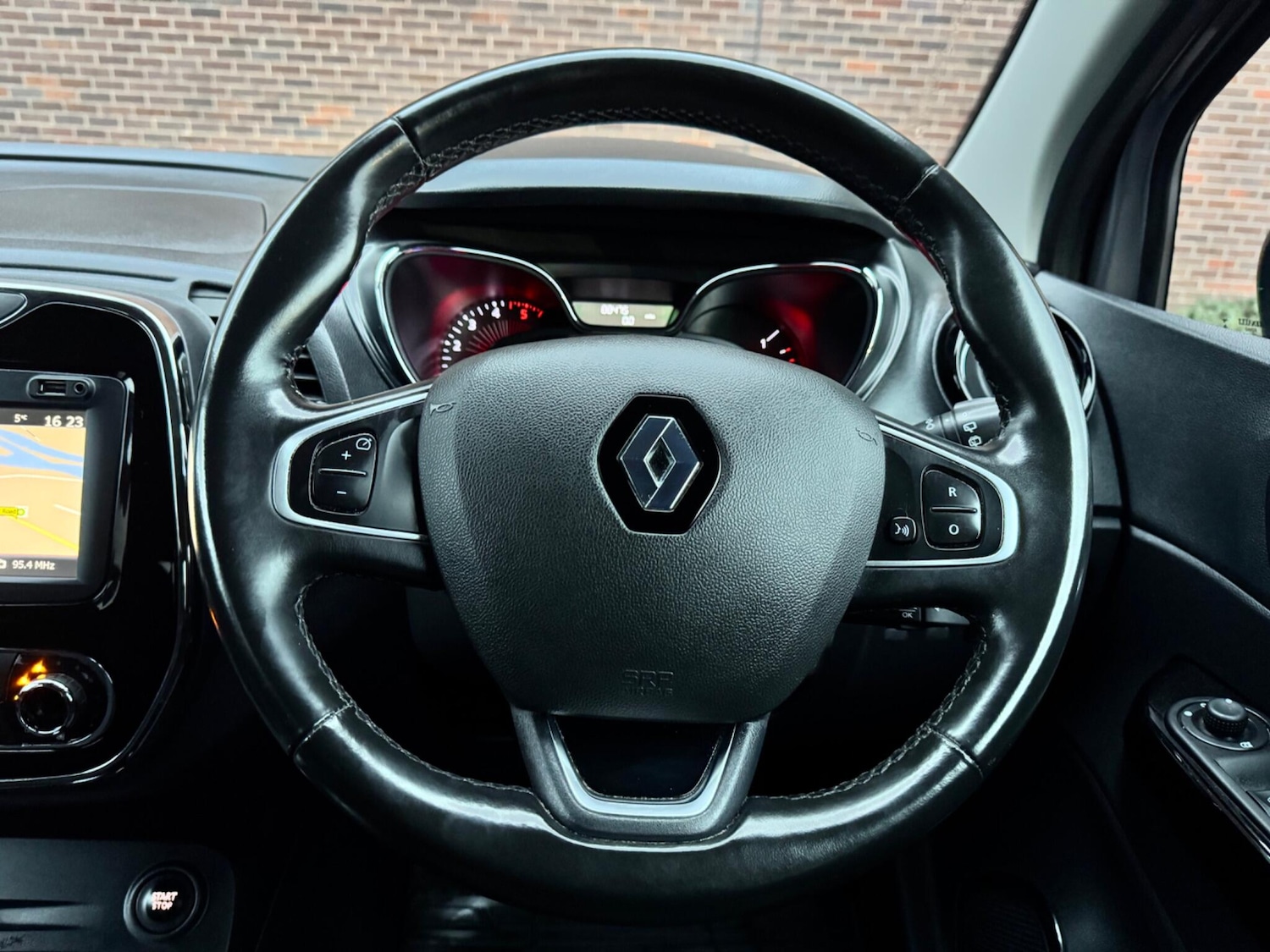 Used Renault Captur for sale - 77683936: Photo 27