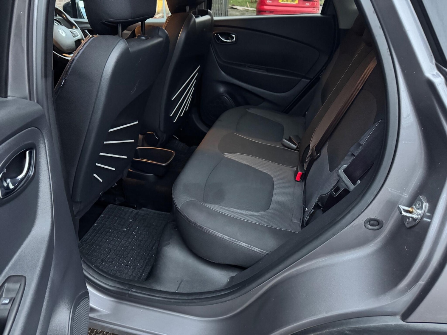 Used Renault Captur for sale - 77683936: Photo 28