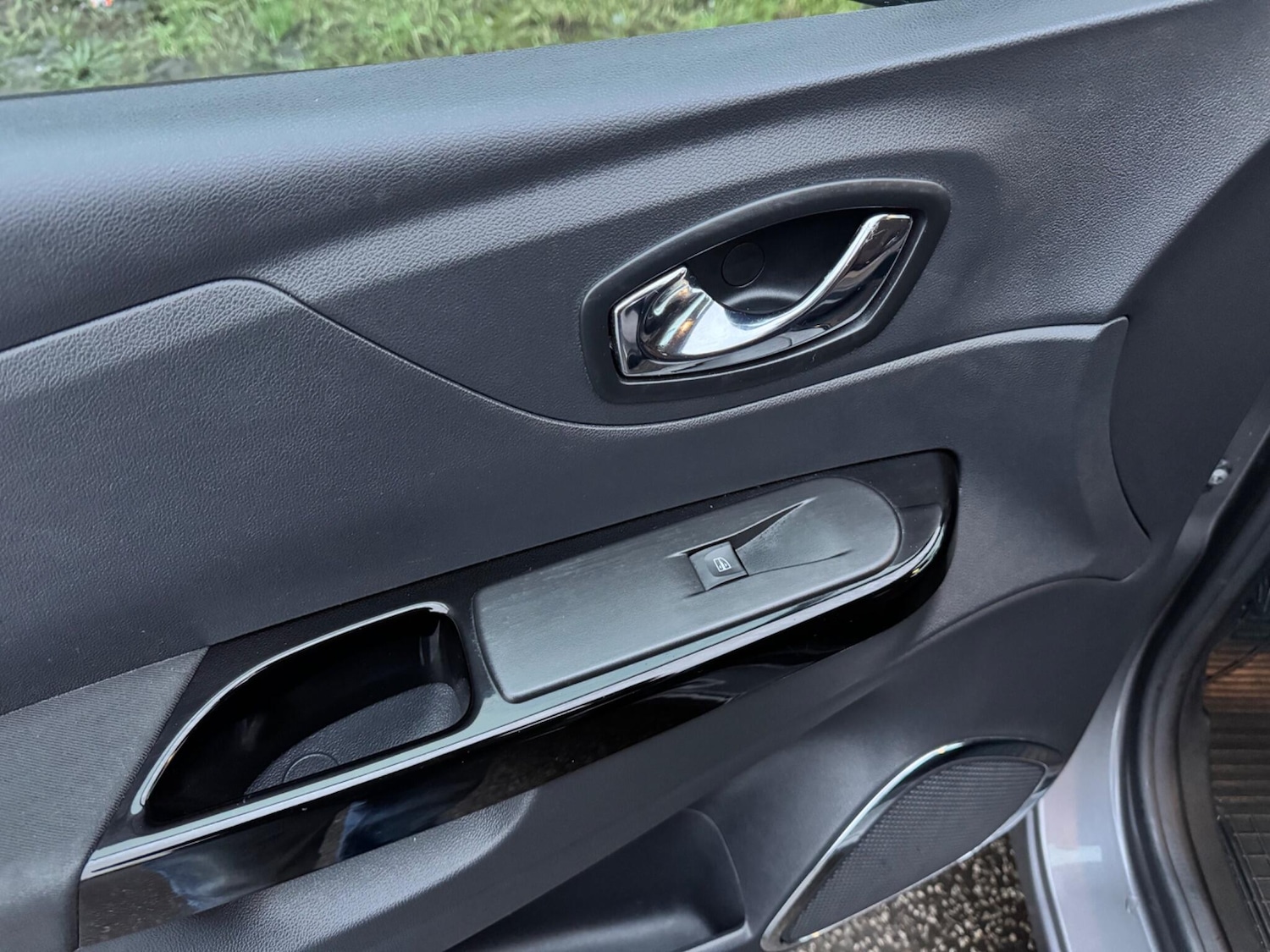 Used Renault Captur for sale - 77683936: Photo 30