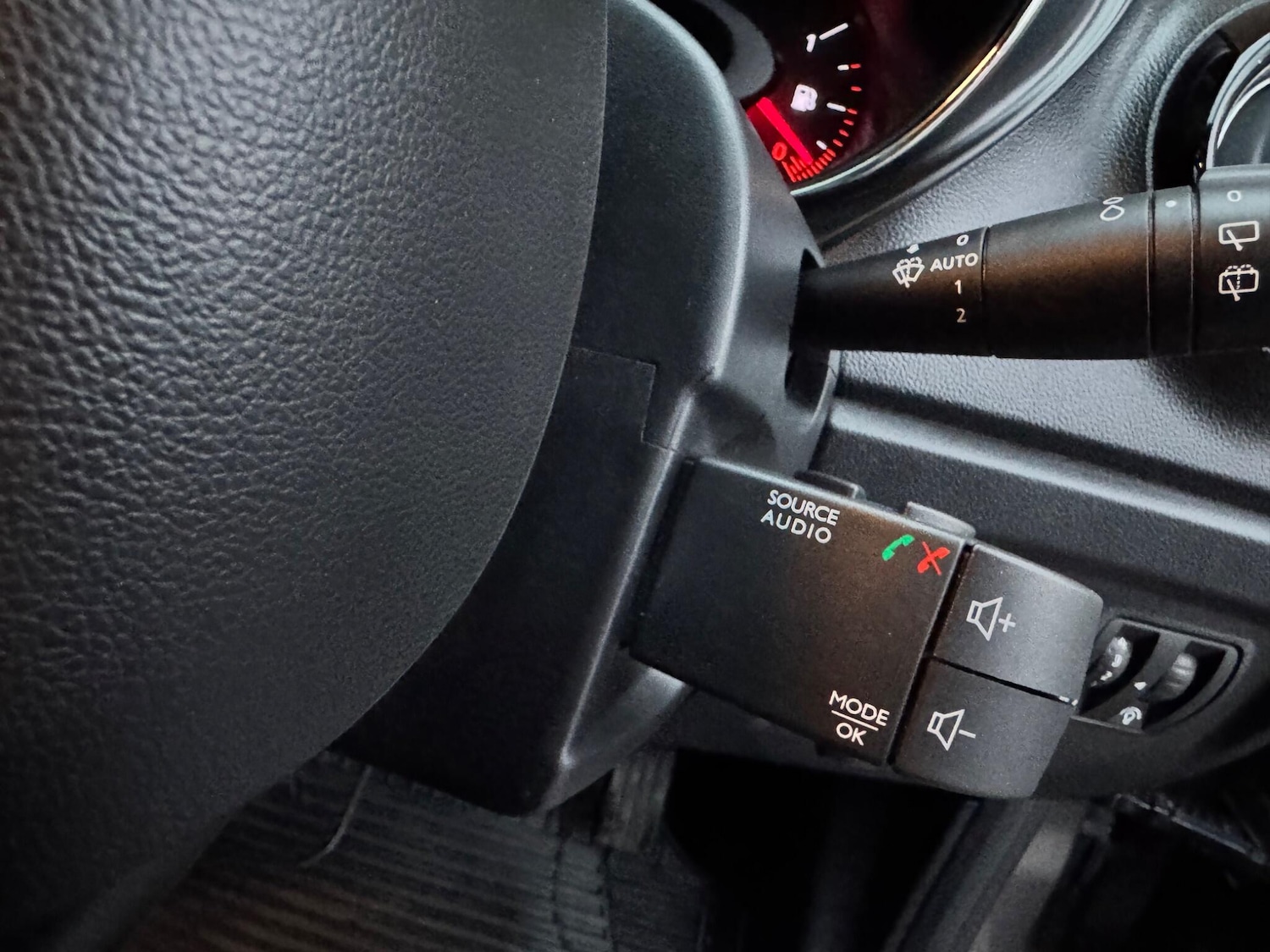 Used Renault Captur for sale - 77683936: Photo 32