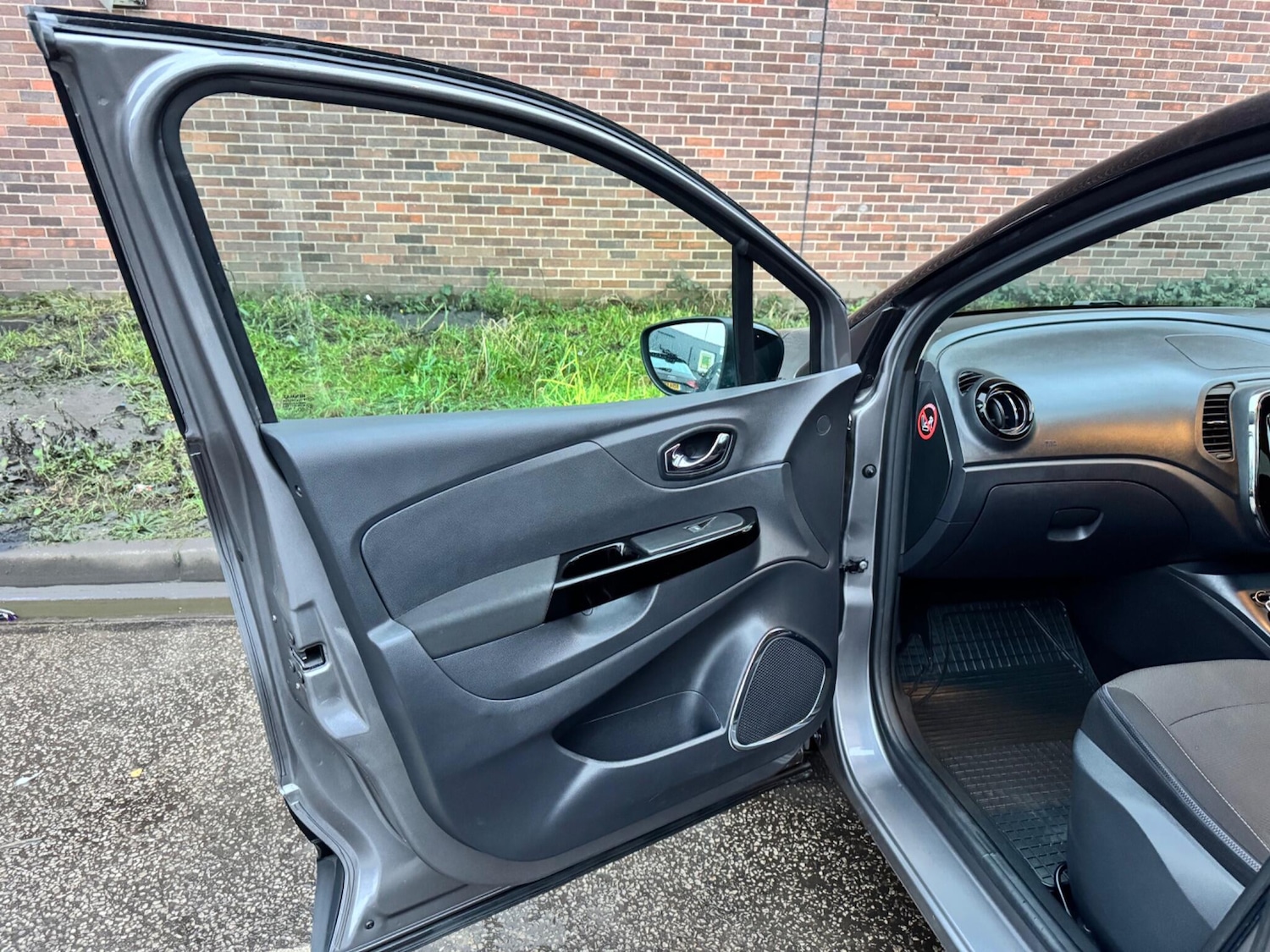 Used Renault Captur for sale - 77683936: Photo 35