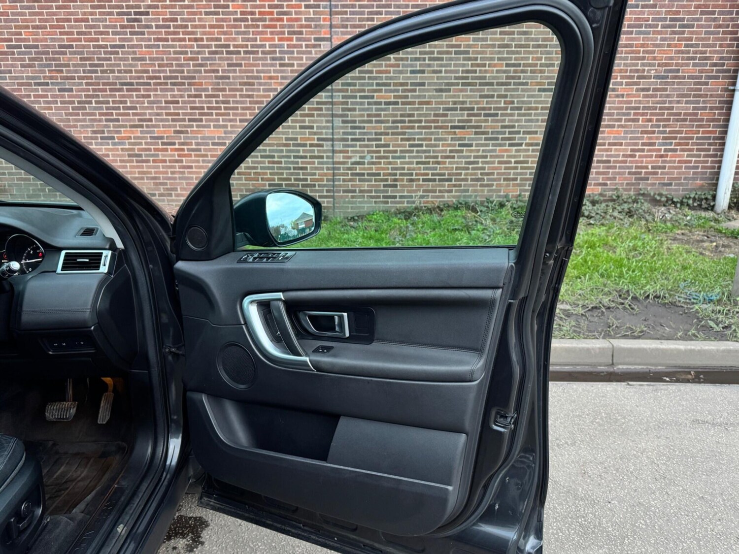 Used Land Rover Discovery Sport 2016 for sale - 77839801: Photo 38