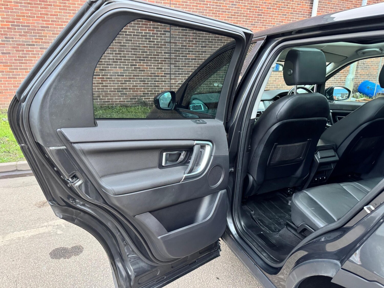 Used Land Rover Discovery Sport 2016 for sale - 77839801: Photo 40