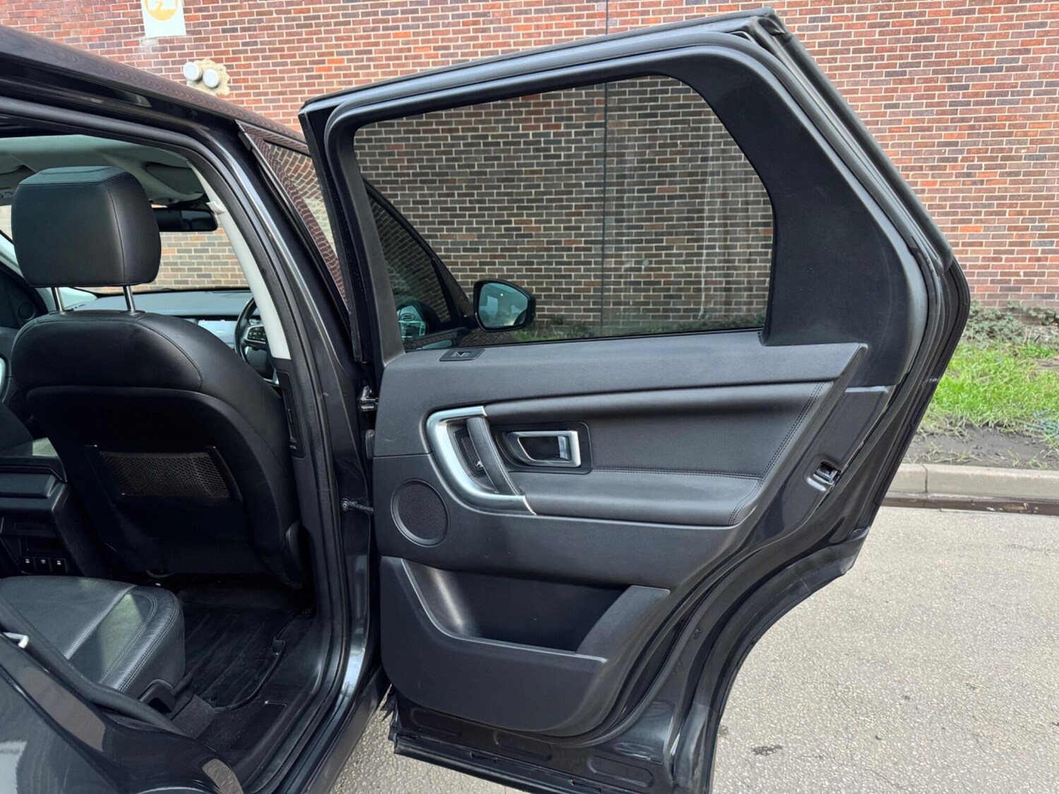 Used Land Rover Discovery Sport 2016 for sale - 77839801: Photo 41