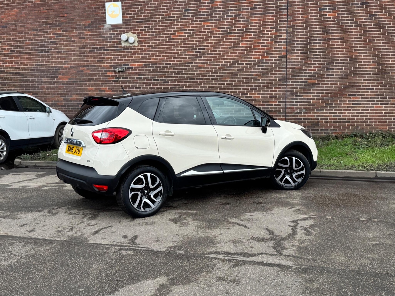 Used Renault Captur for sale - 77684218: Photo 11