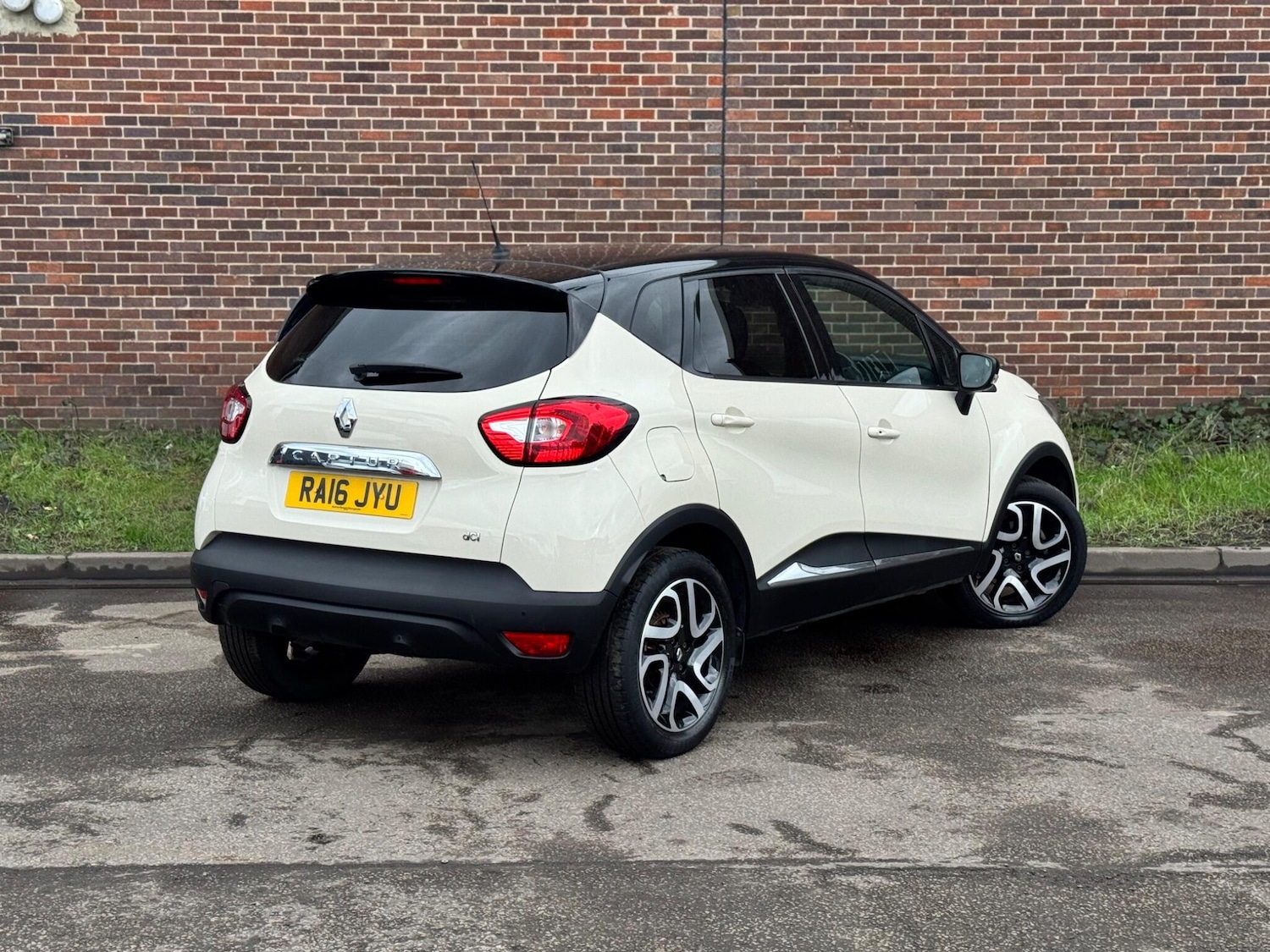 Used Renault Captur for sale - 77684218: Photo 16