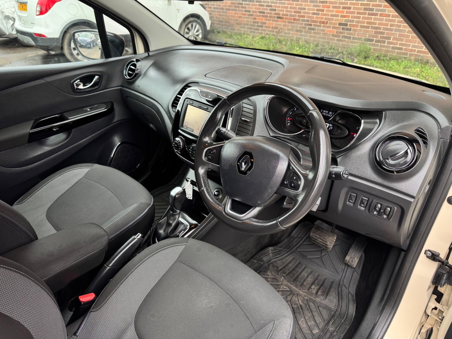 Used Renault Captur for sale - 77684218: Photo 22