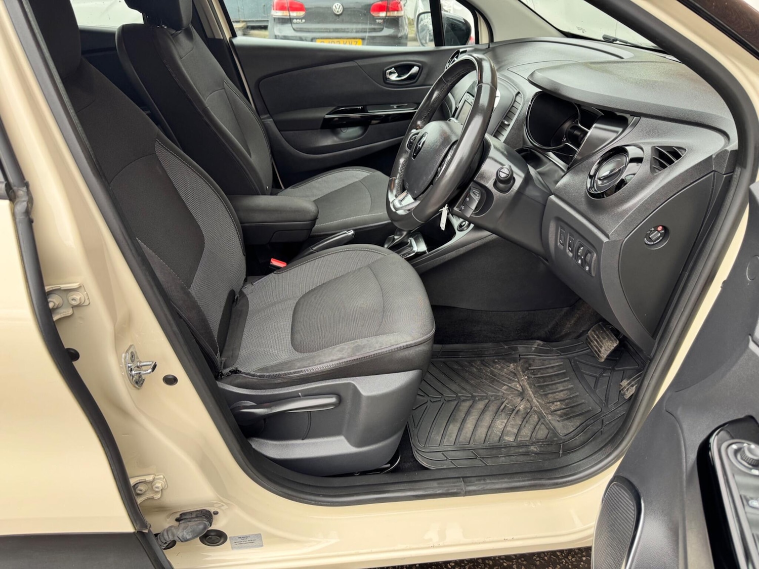 Used Renault Captur for sale - 77684218: Photo 24