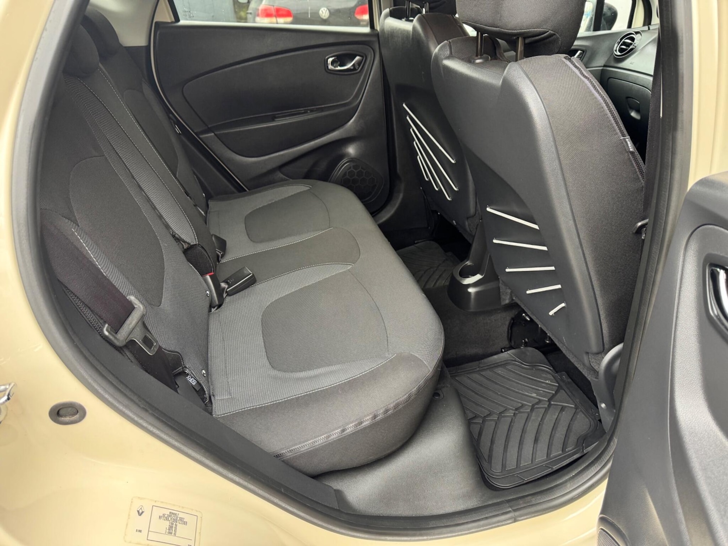 Used Renault Captur for sale - 77684218: Photo 27