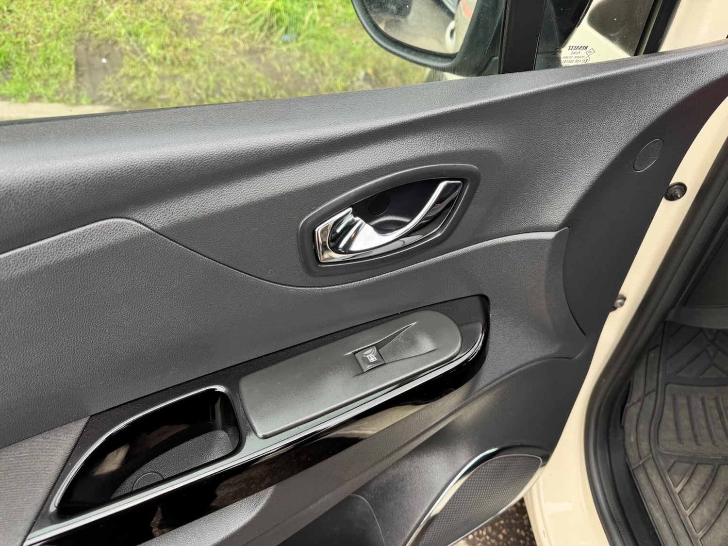 Used Renault Captur for sale - 77684218: Photo 30