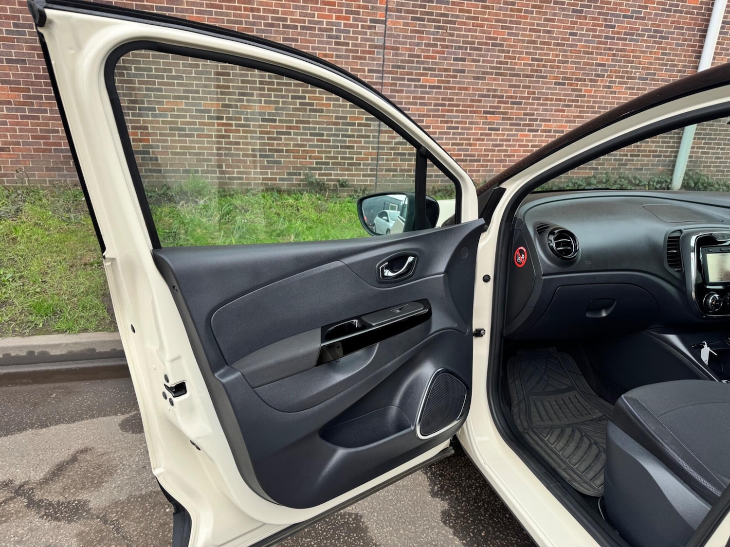 Used Renault Captur for sale - 77684218: Photo 31