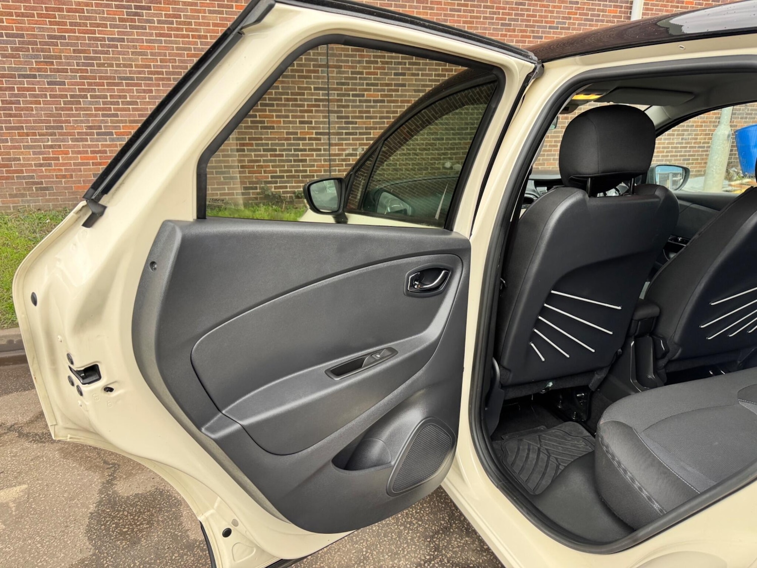 Used Renault Captur for sale - 77684218: Photo 32