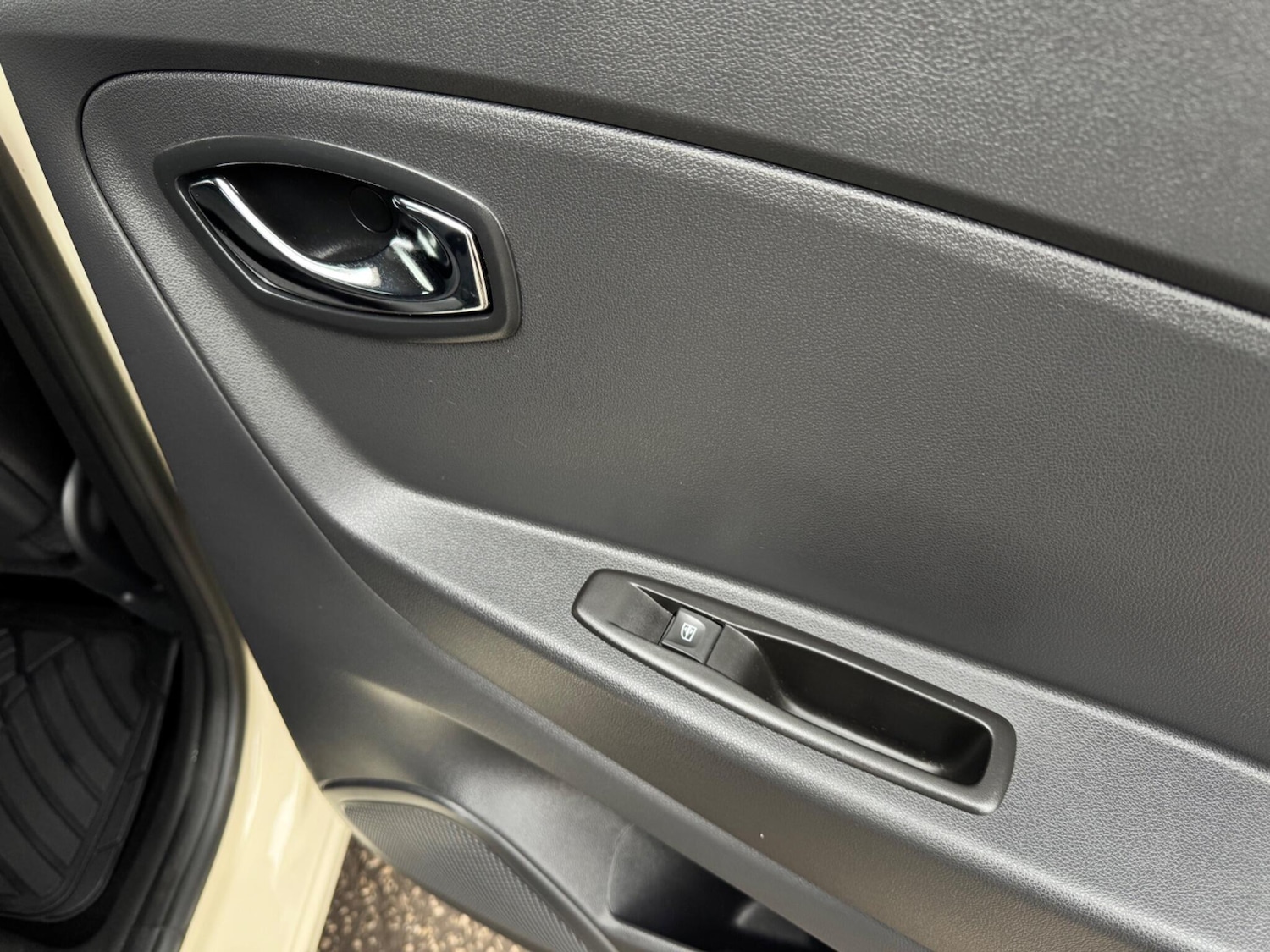 Used Renault Captur for sale - 77684218: Photo 33