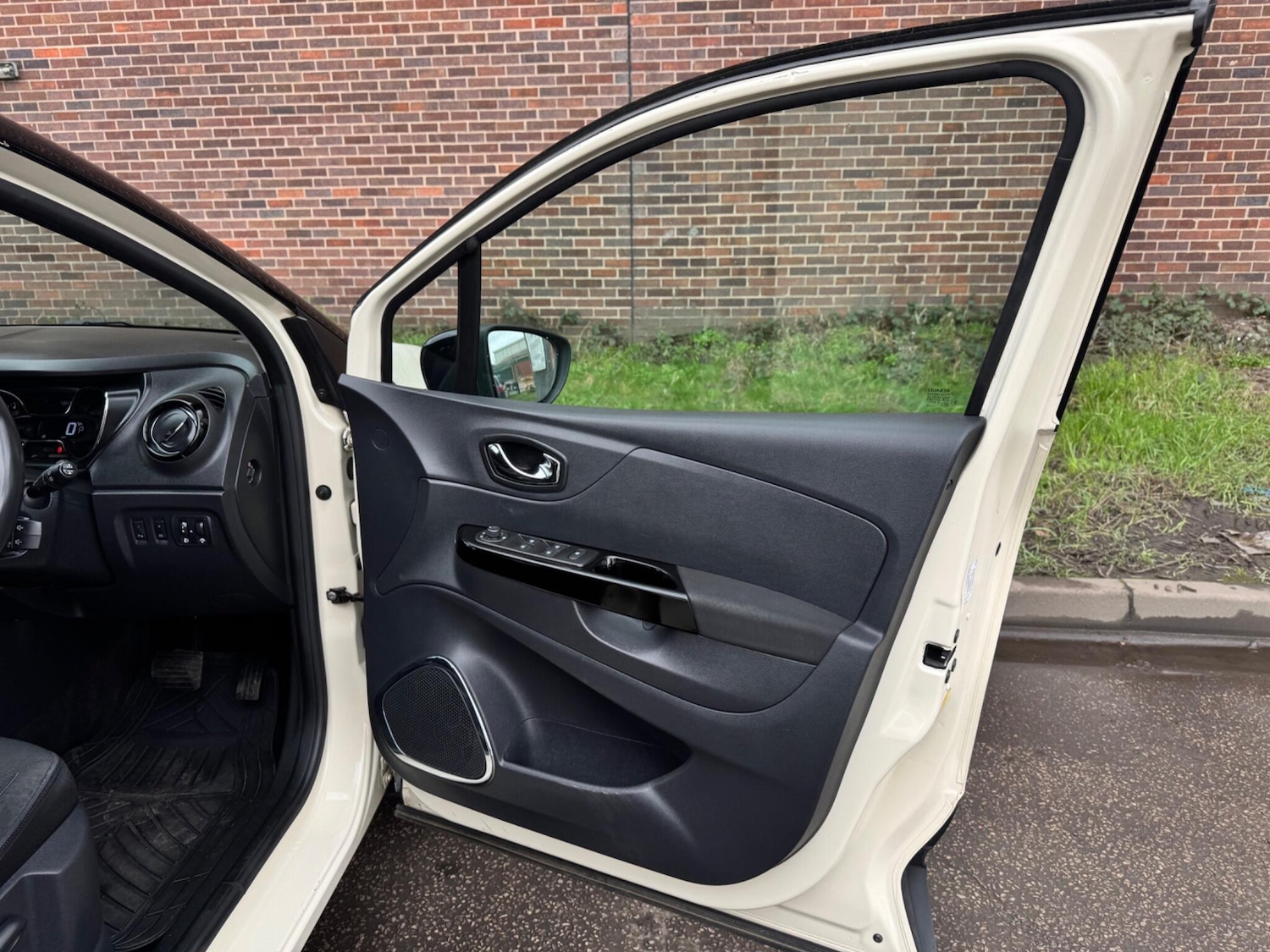 Used Renault Captur for sale - 77684218: Photo 35