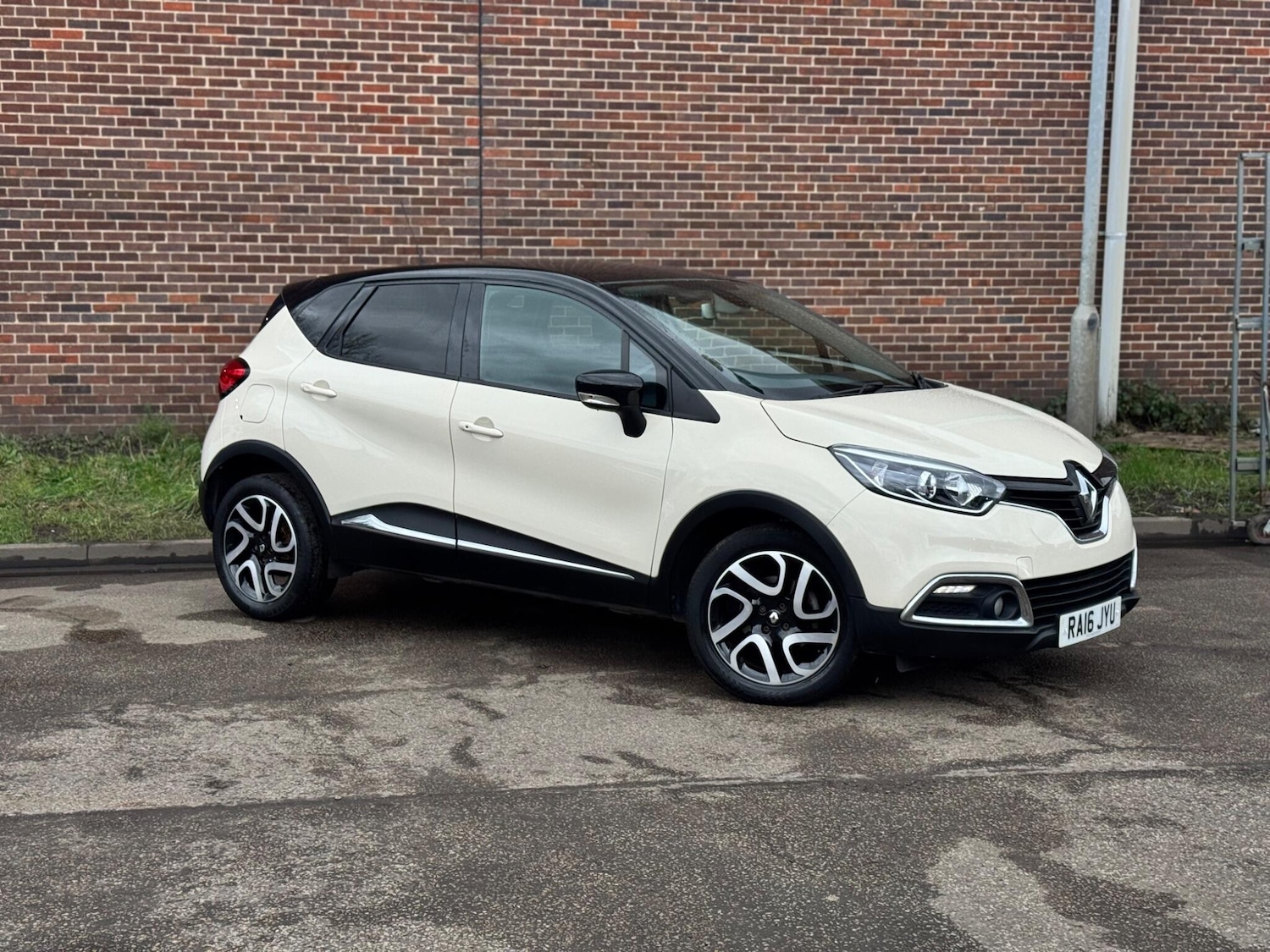 Used Renault Captur for sale - 77684218: Photo 4