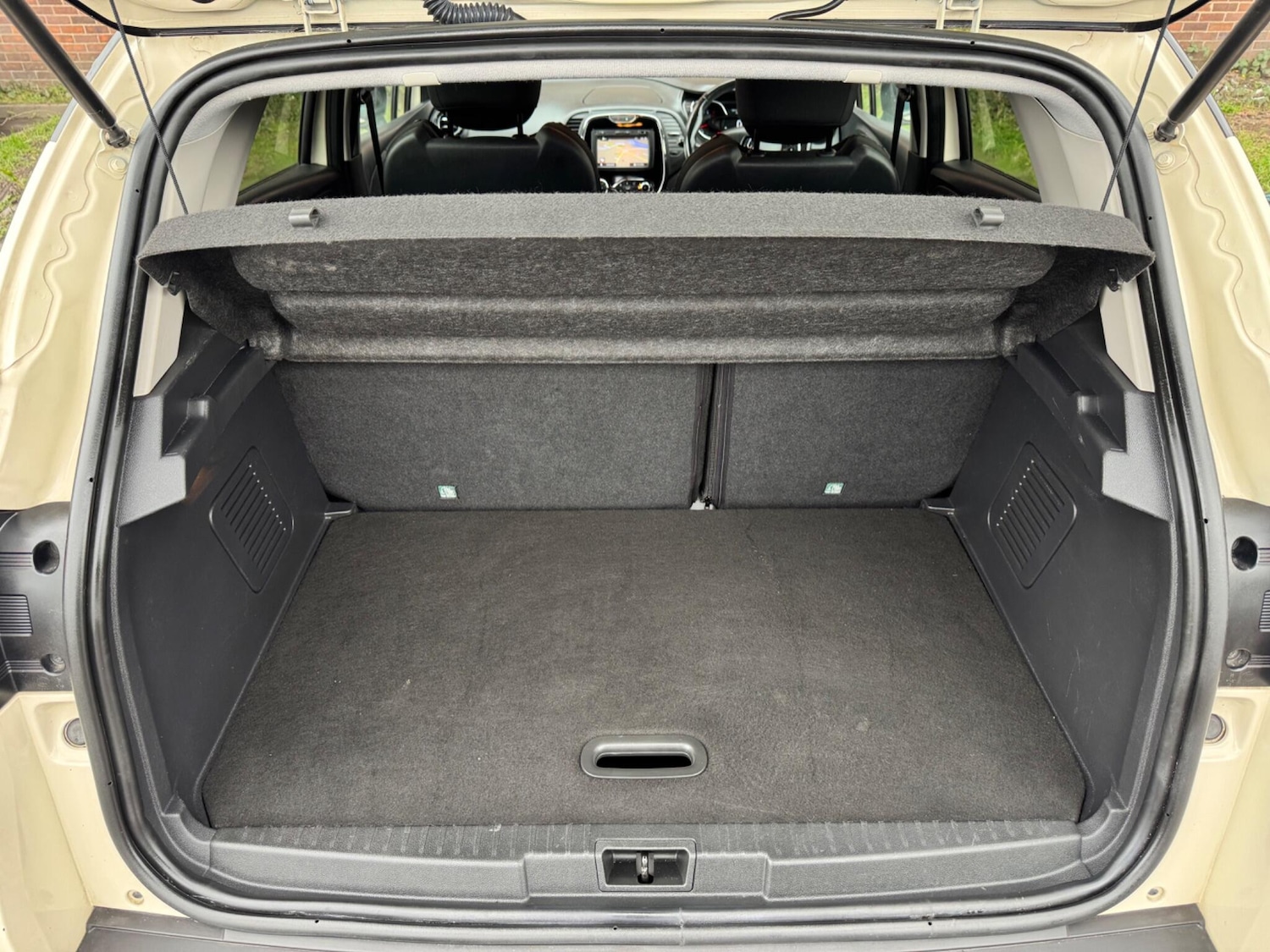 Used Renault Captur for sale - 77684218: Photo 42