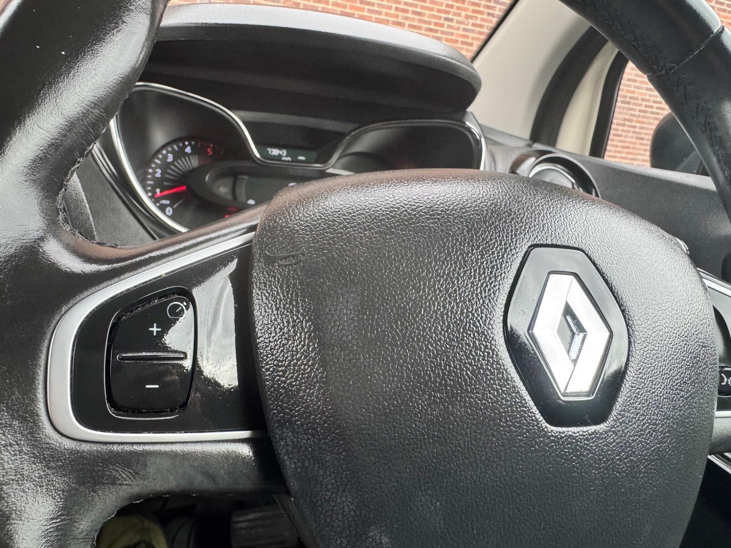 Used Renault Captur for sale - 77684218: Photo 47