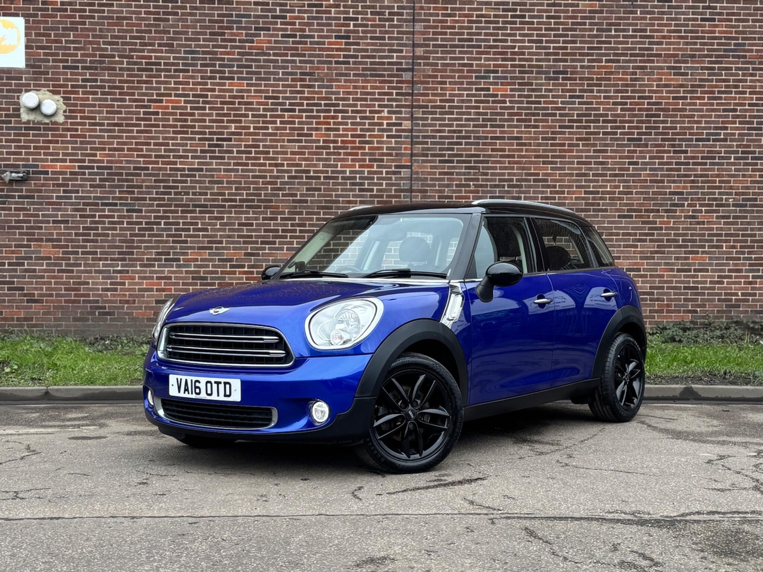 Used MINI Countryman 2016 for sale - 77909212: Photo 2
