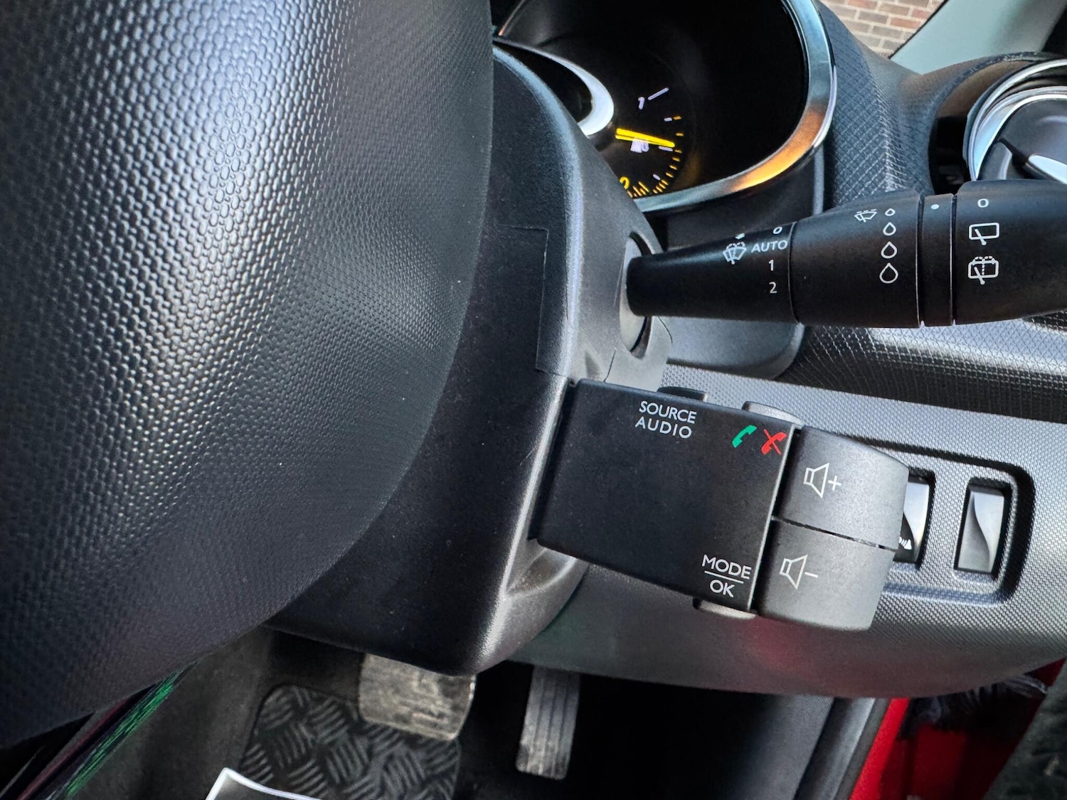 Used Renault Clio 2015 for sale - 77230048: Photo 28