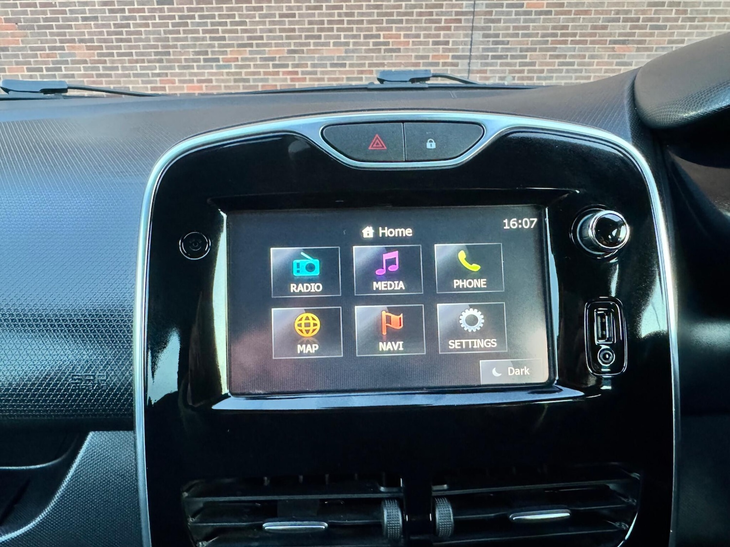 Used Renault Clio 2015 for sale - 77230048: Photo 36