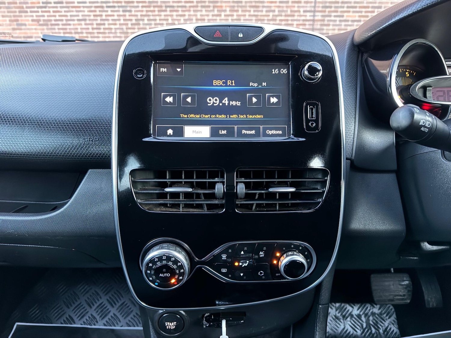 Used Renault Clio 2015 for sale - 77230048: Photo 38