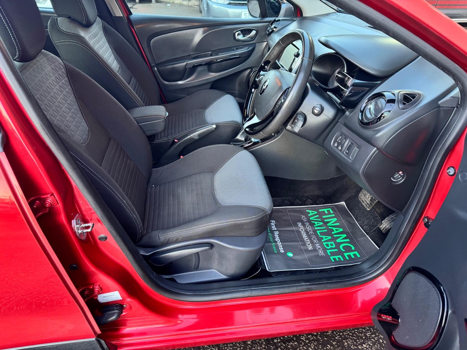 Used Renault Clio 2015 for sale - 77230048: Photo 43