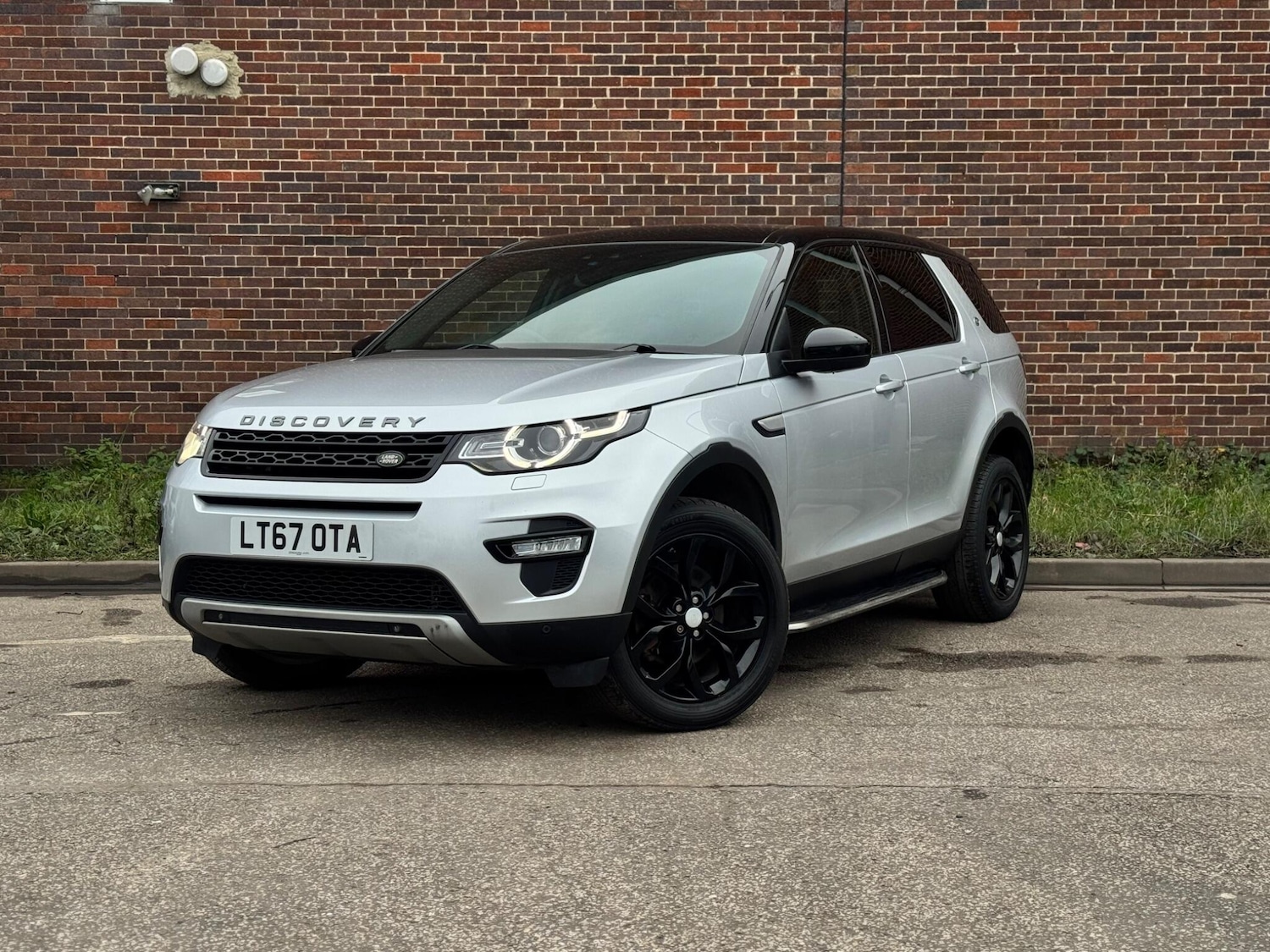 Used Land Rover Discovery Sport 2017 for sale - 77074496: Photo 2