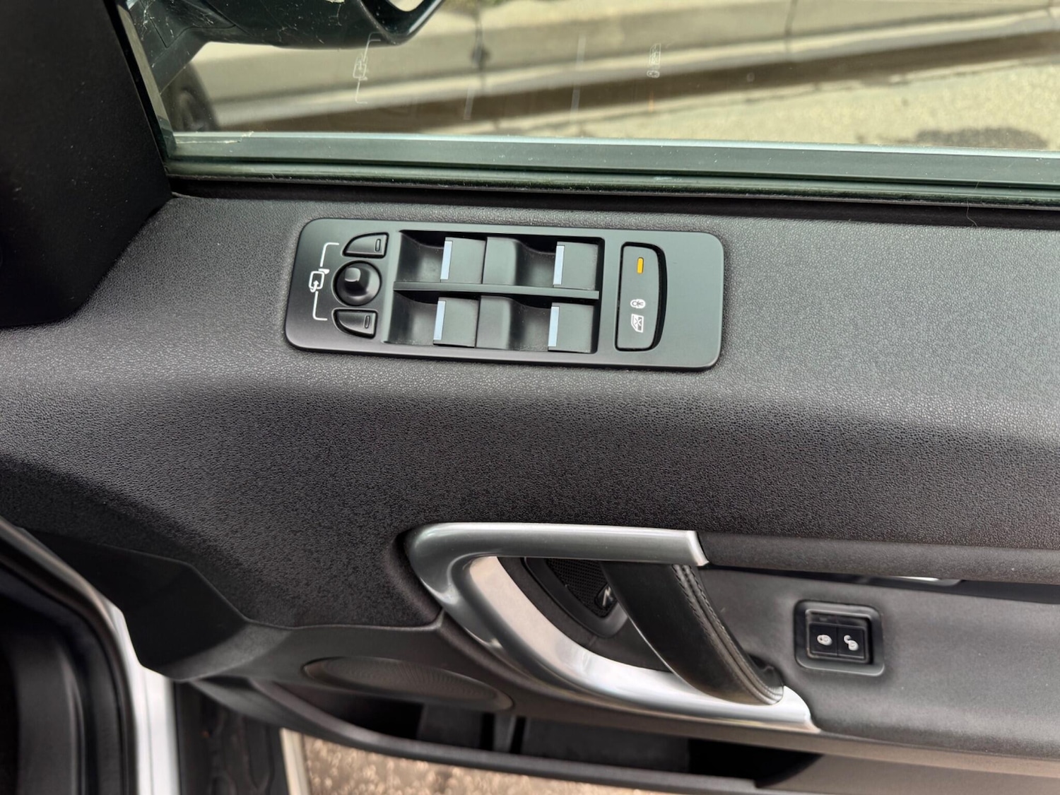 Used Land Rover Discovery Sport 2017 for sale - 77074496: Photo 35