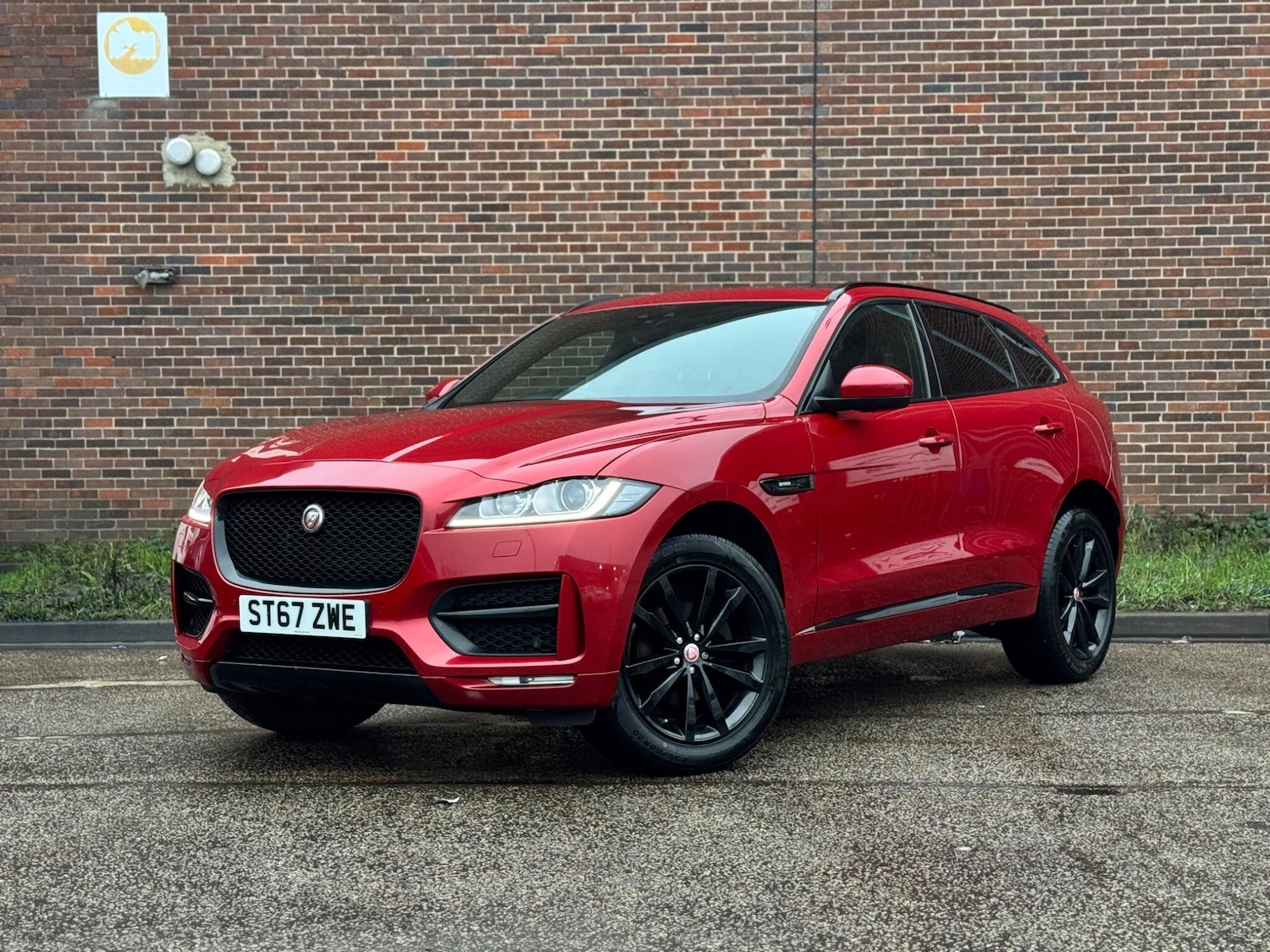 Used Jaguar F-Pace 2017 for sale - 77574466: Photo 2