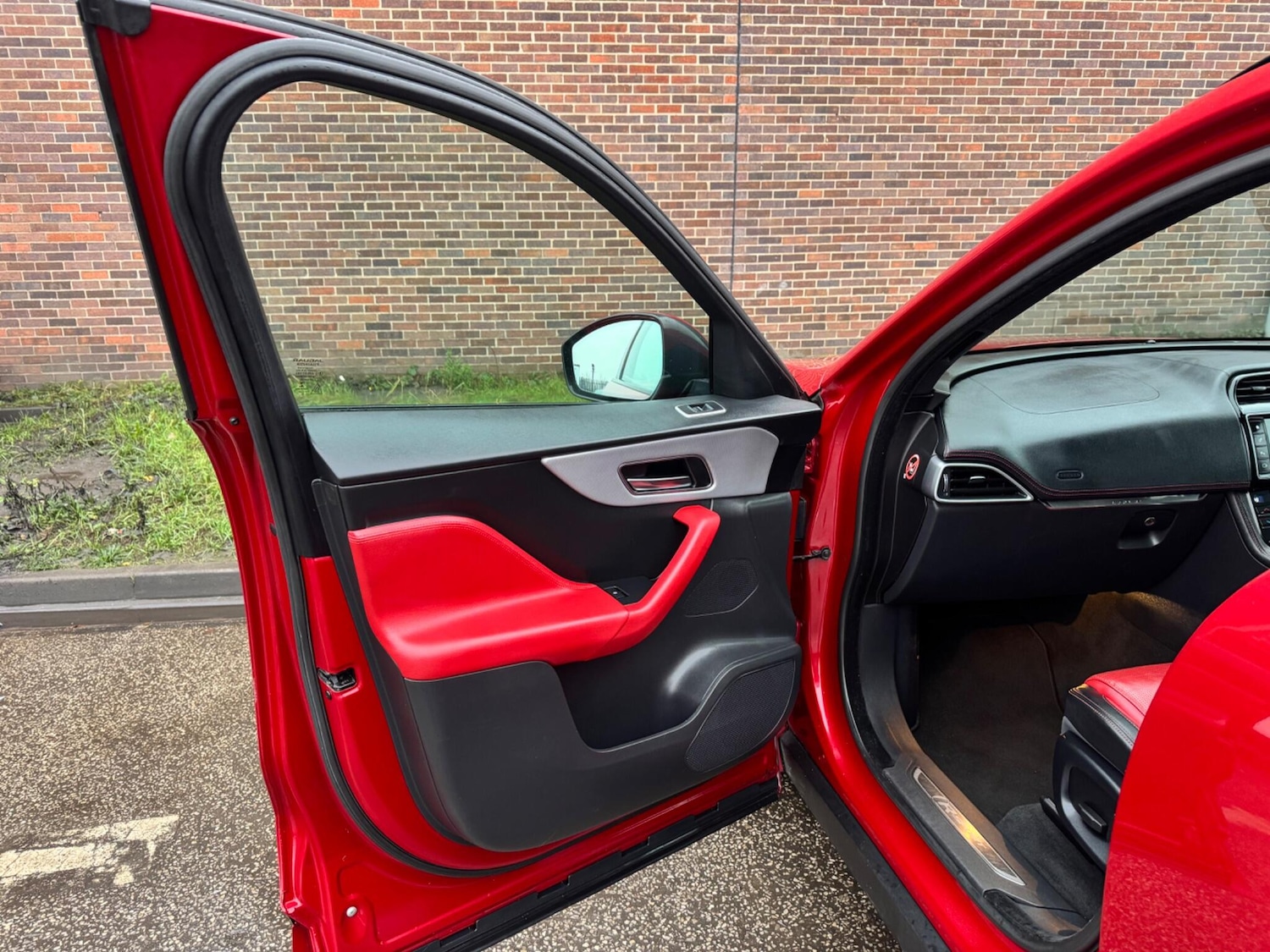 Used Jaguar F-Pace 2017 for sale - 77574466: Photo 38