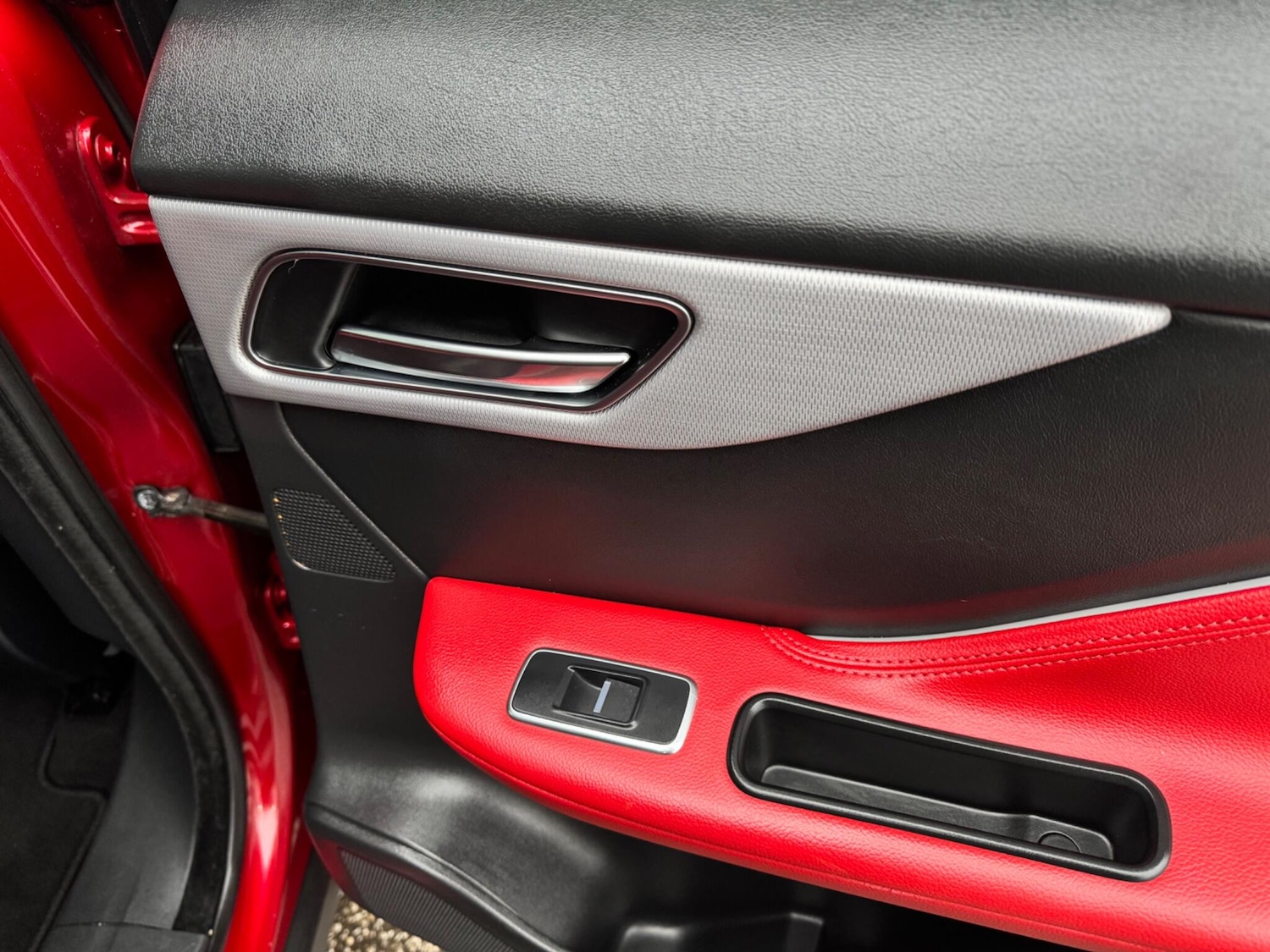 Used Jaguar F-Pace 2017 for sale - 77574466: Photo 40