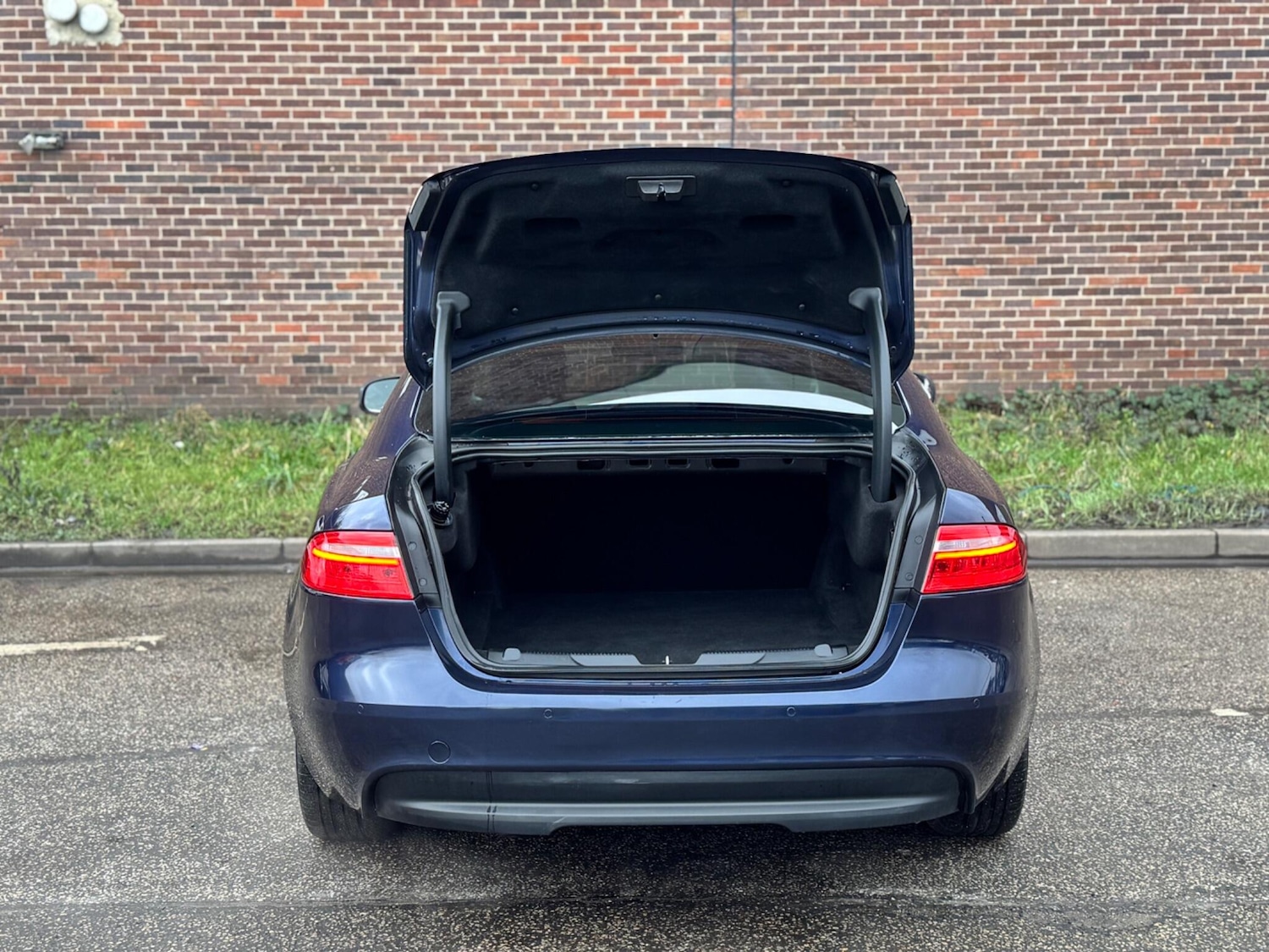 Used Jaguar XE 2017 for sale - 77304883: Photo 20