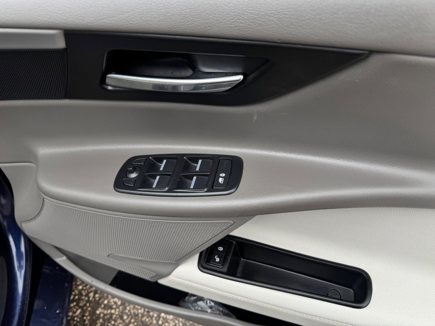 Used Jaguar XE 2017 for sale - 77304883: Photo 29