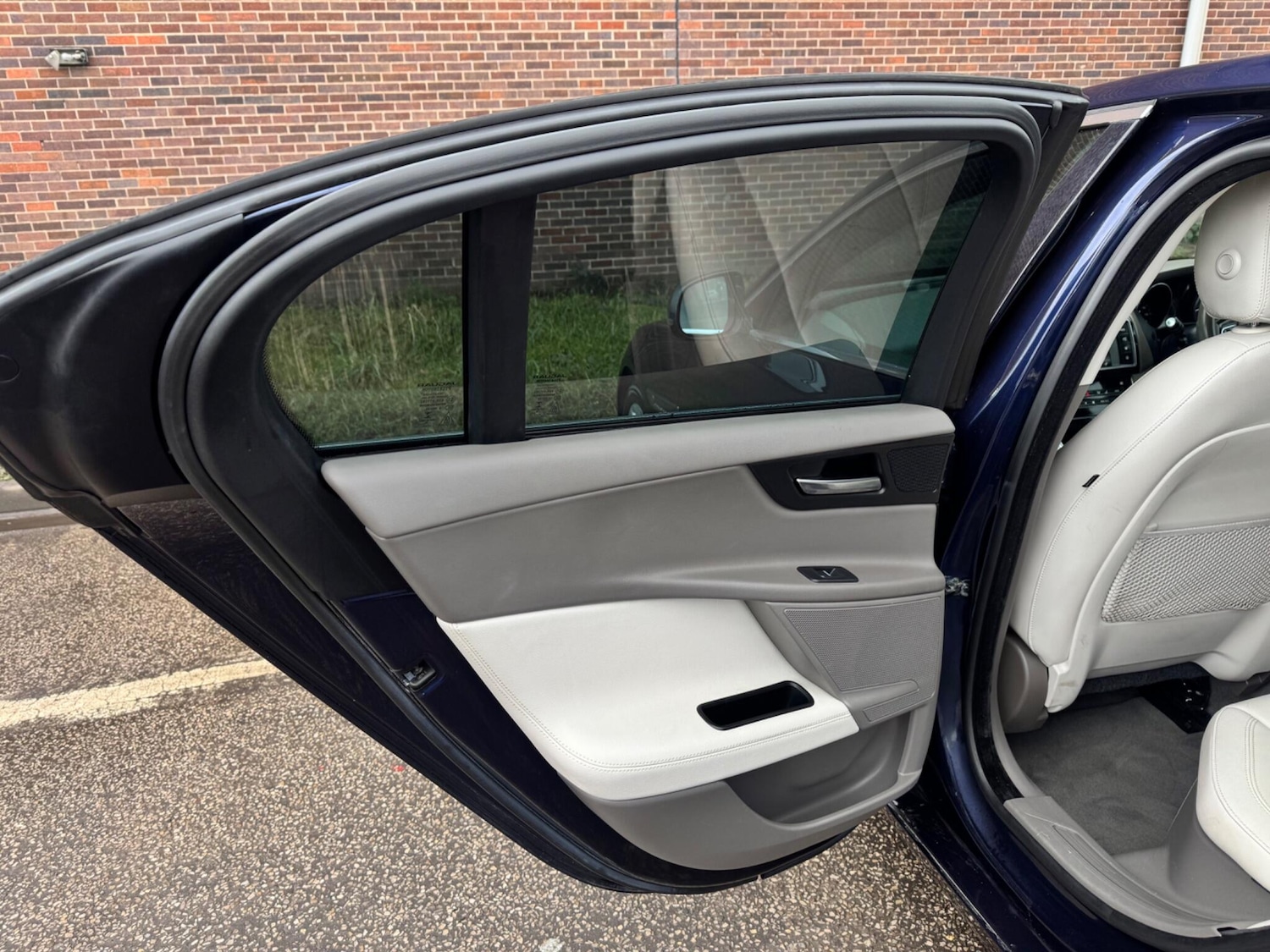 Used Jaguar XE 2017 for sale - 77304883: Photo 31