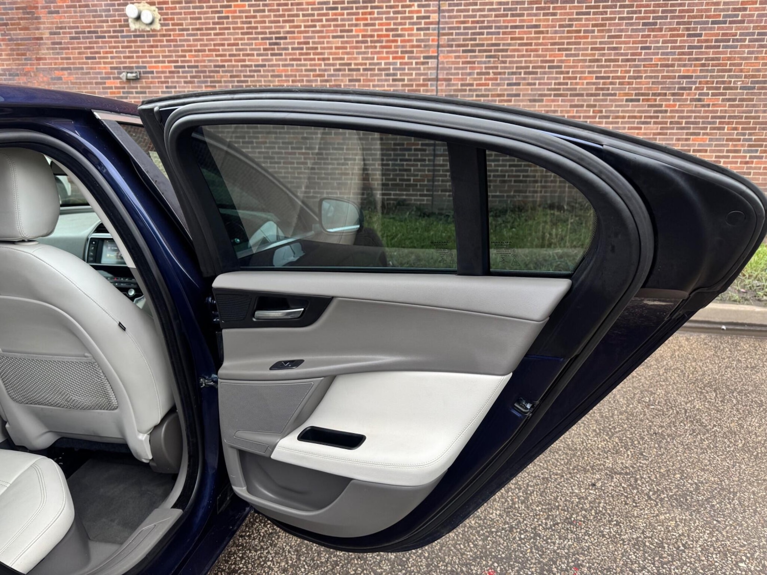 Used Jaguar XE 2017 for sale - 77304883: Photo 33