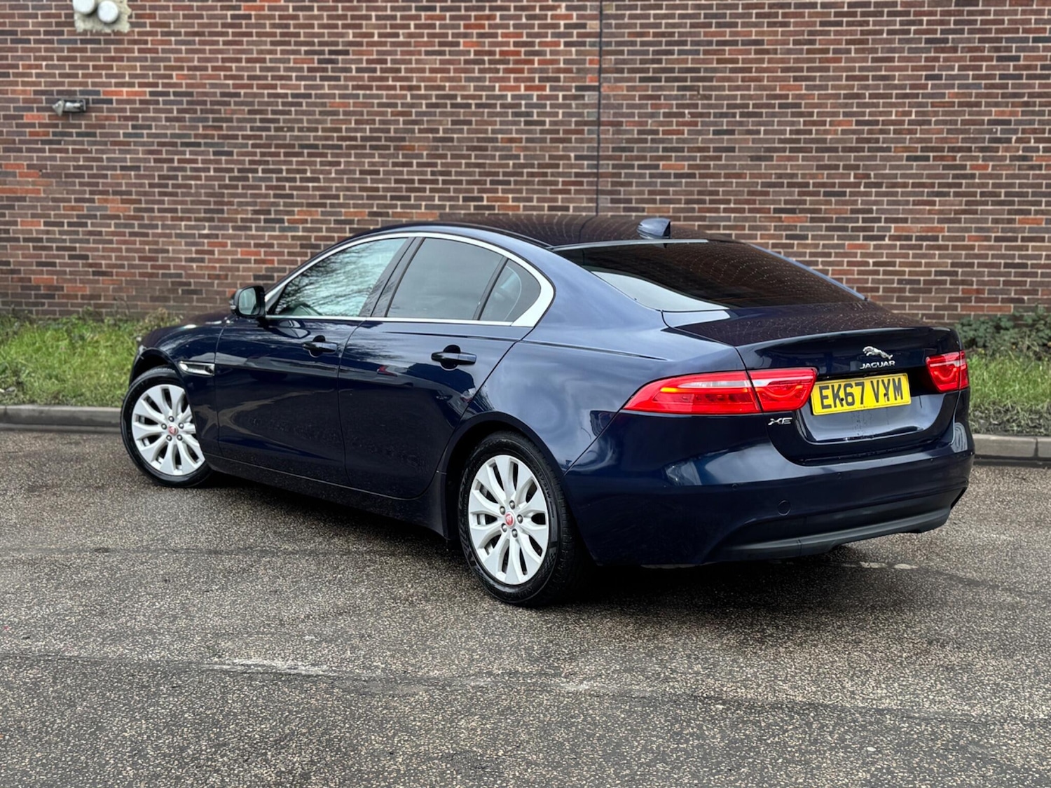 Used Jaguar XE 2017 for sale - 77304883: Photo 4