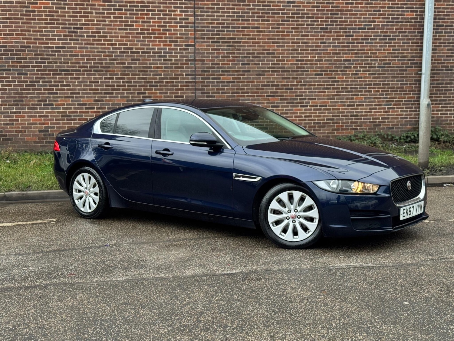 Used Jaguar XE 2017 for sale - 77304883: Photo 7