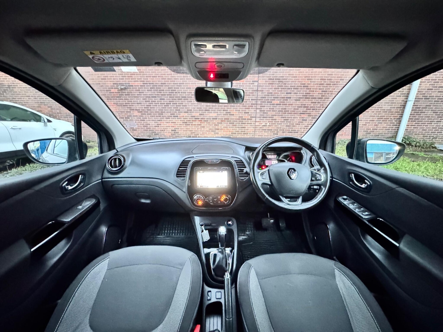 Used Renault Captur 2017 for sale - 77440780: Photo 3