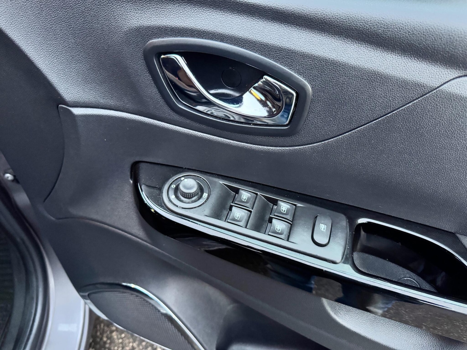 Used Renault Captur 2017 for sale - 77440780: Photo 38