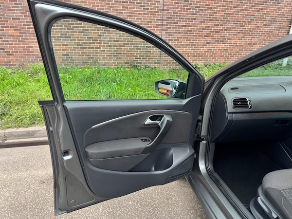 Used Volkswagen Polo 2015 for sale - 76282869: Photo 28